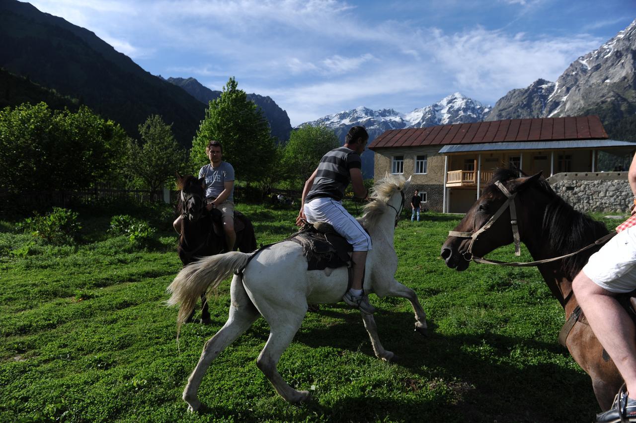 Grand Hotel Ushba Mazeri Dış mekan fotoğraf
